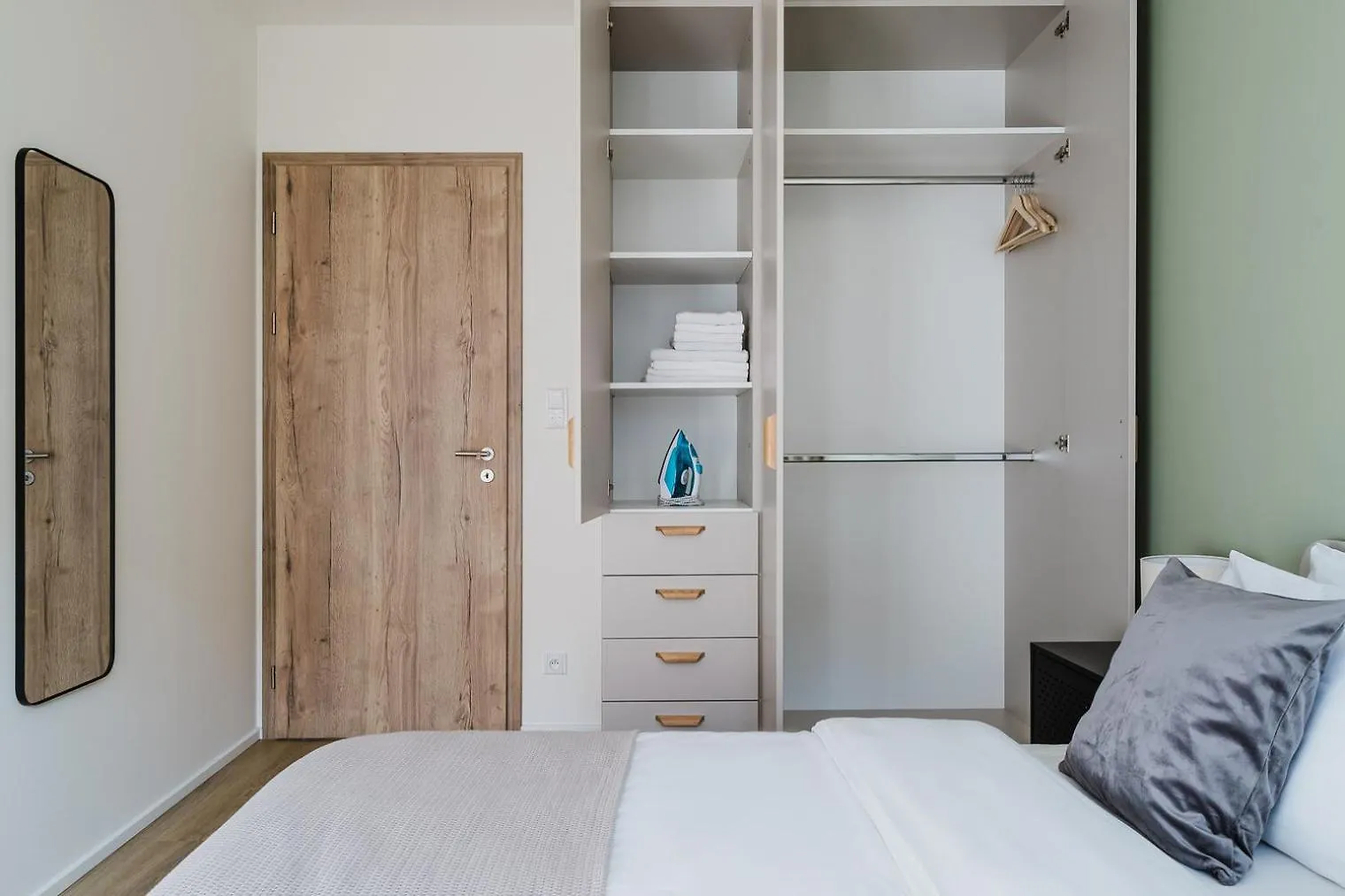 Blueground Prague 7 Furnished Close To Offices Prg-27 Διαμέρισμα